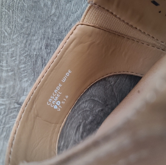 Earth Cascade Women's 9D Wide Camel Vintge Leather Wedge Sandals - Picture 10 of 11